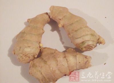 生发偏方1：生姜擦头皮