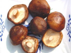 老年人高血压的饮食原则,老年人降血压多吃4色食物