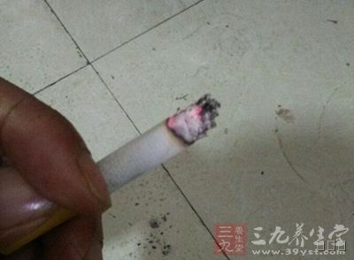 长年吸烟的比不吸烟的患的慢性气管炎的病率高
