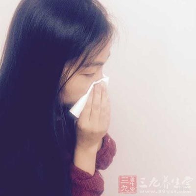 鼻窦炎引发的头痛常伴有鼻塞、流涕