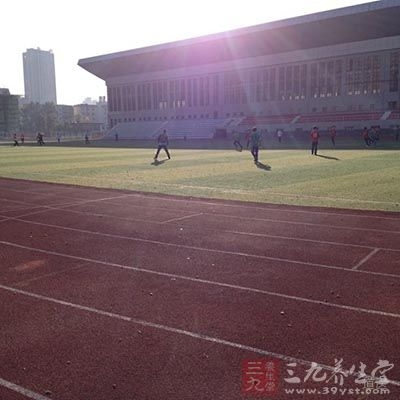 加强体育锻炼，增强体质