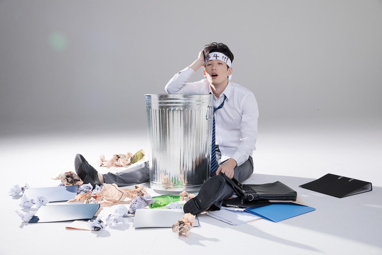 摄图网_501055714_banner_忙碌工作压力大的男性白领（非企业商用）