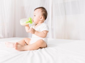 宝宝出现肠道不适，试试Life-Space益生菌怎么样？