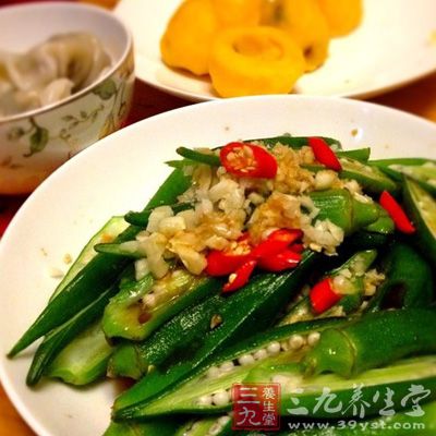 黄秋葵食用方法多样，既可凉拌，又可热炒、油炸，还可汤食