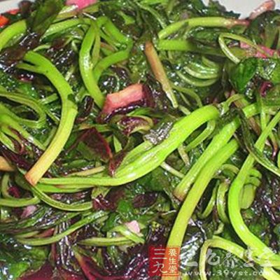 苋菜400克，取嫩尖洗净
