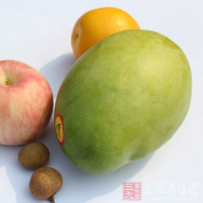 芒果中含有丰富的纤维，这种纤维是粗纤维，就像是粗粮对人体的意义