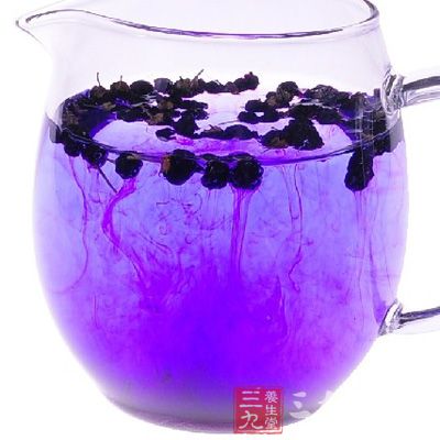 泡水喝是黑枸杞的常见吃法之一