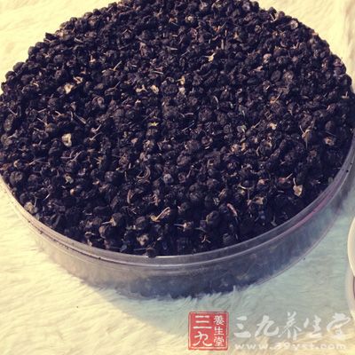 黑枸杞桂圆酒能够补脑益肾、补气益精