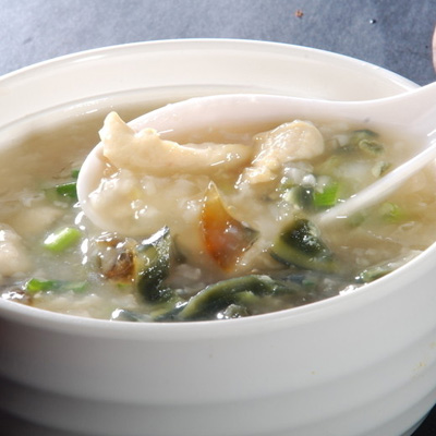 黑枸杞可以煮粥食用，对于健康很有益处