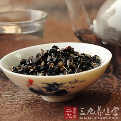 黑枸杞参白酒具有补精养髓、益肾健脾、润燥的功效