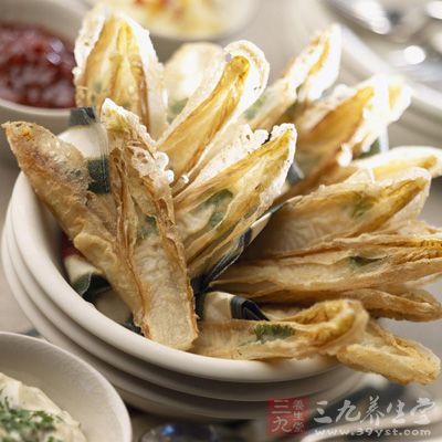 黄菊苣250克，面粉20克、鸡蛋1个