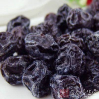 取乌梅二十个，加水一盏，煎至六分，分两次服用