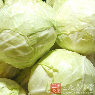 圆白菜炒粉丝很鲜美