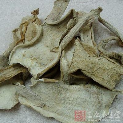 用狼毒研细，取一钱