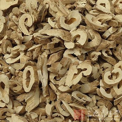 对多种致病真菌均有不同程度的抑制作用。白鲜皮还有解热作用