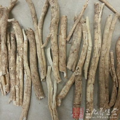 老年皮肤瘙痒症，自觉皮肤瘙痒，入夜尤甚，而又无原发损害可见