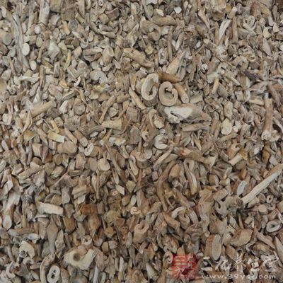 白鲜根皮，始尝之，味微咸，后味辛，后即纯苦，苦中复有微辛