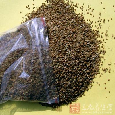 将蛇床子投入污水中即可杀灭孑孓