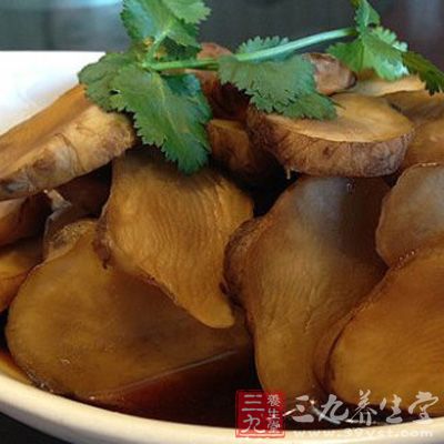 挑选鲜嫩洋姜，清水洗净，沥干