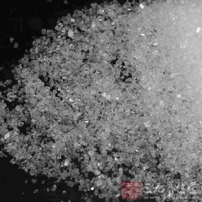 服用樟脑可使胃部感到温暖舒适。大量则能产生恶心及呕吐