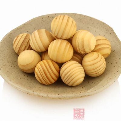 材料：樟脑一分