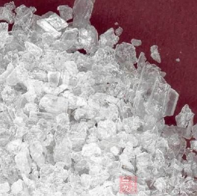 组成：樟脑八钱