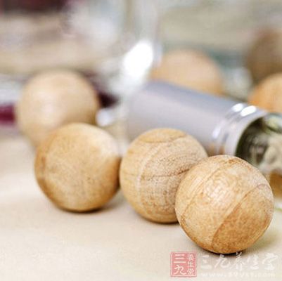 纤维类衣服不要用樟脑丸