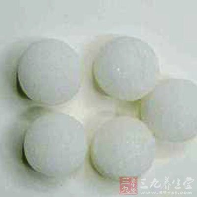 樟脑丸的气味很特别，因此很容易被识别出来