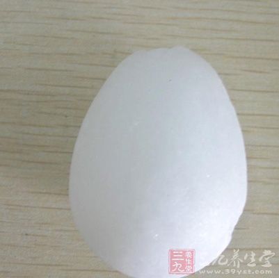 樟脑经粘膜、皮下、肌肉皆易吸收