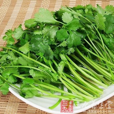 香菜能辟一切不正之气，故痘疮出不爽快者，能发之==