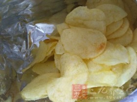 哪些零食不能多吃？吃零食的危害有哪些