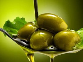 橄榄油的功效与作用,橄榄油的食用方法和美容方法