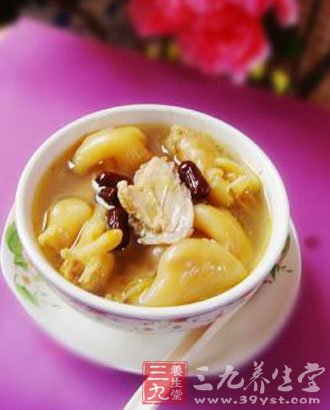 鱼翅花胶炖鸡汤