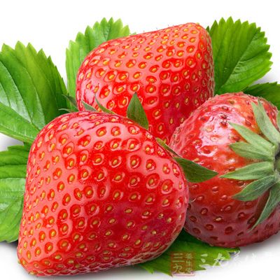 草莓降糖关键点：低热量、维生素、矿物质