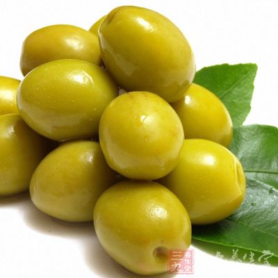 橄榄性平、味甘酸、微涩、入肺、胃经，含有大量水分及多种营养物质