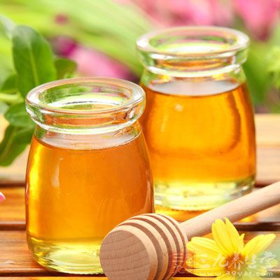 吃些营养丰富的食物是指能够起到补精、补血、增津液的作用，如芝麻、蜂蜜