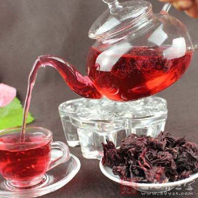 茶汤泡开后要看茶汤的颜色是否通红