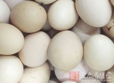 鸡蛋，红茶包，桂皮，八角，香叶，盐，酱油