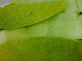 柚子皮的功效与作用,柚子皮怎么吃,柚子皮的做法大全