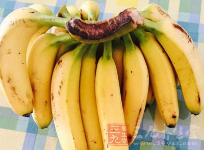 香蕉对减肥相当有效，因为它热量低且食物纤维含量丰富