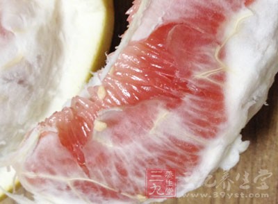 葡萄柚含有丰富的维生素B1、维生素B2和维生素C