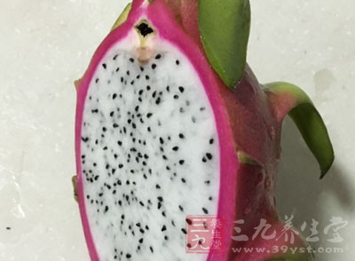 火龙果首先是一种低热量、高纤维的水果