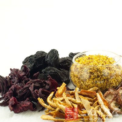 陈皮有一定的燥湿作用，气虚、燥咳、有胃火的人不宜多食用