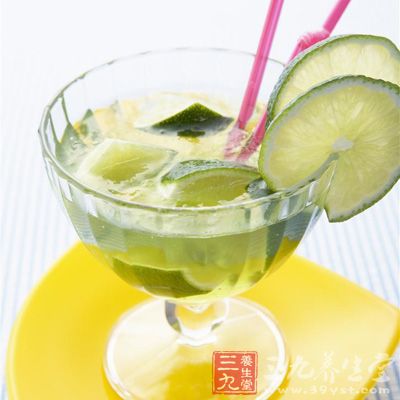 有人说柠檬不能用热水泡，怕VC损失