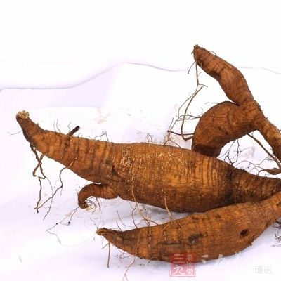 用葛粉四两，拌入泡过粟米一夜的水中，煮熟，加米汤同服可解烦躁热渴