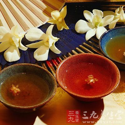 多吃些百合，就能缓解中气不足的症状