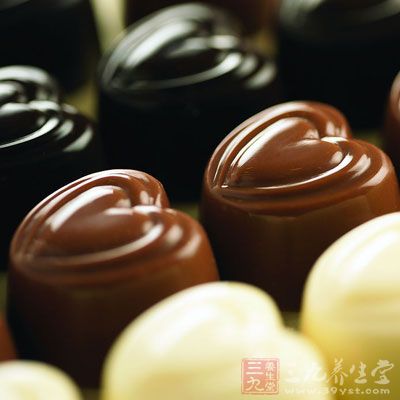 要少食牛奶、羊奶等奶类和花生、巧克力