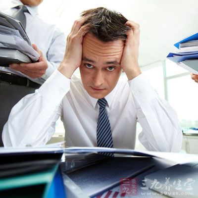 劳累、情绪激动、饱食、受寒、阴雨天气、急性循环衰竭等为本病常见的诱因