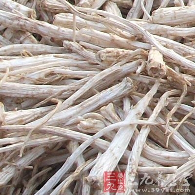 用桔梗研细，每服一茶匙，酒送