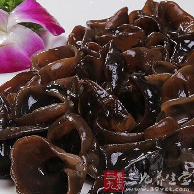 食木耳饮汤，每日两次